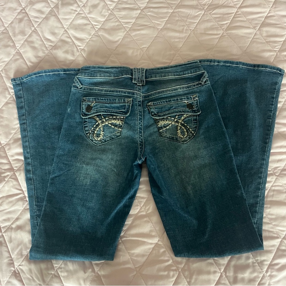 Almost Famous | Mid Rise Flared Jeans